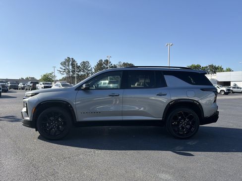 Used 2024 Chevrolet Traverse RS w/ LPO, Floor Liner Package image 9