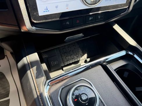 Used 2024 Ford Expedition Platinum AWD/4WD image 35