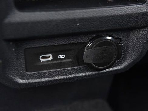 Certified 2024 Volkswagen Tiguan SE image 24