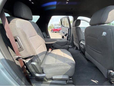 Used 2023 Chevrolet Traverse LT FWD image 7