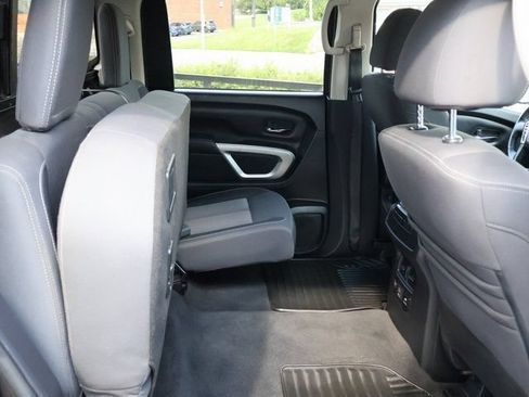 Used 2021 Nissan Titan SV w/ SV Convenience Package RWD image 11