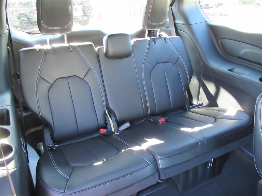 New 2026 Chrysler Pacifica Select FWD image 12