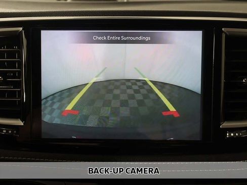 Used 2023 Chrysler Pacifica Touring-L FWD image 6