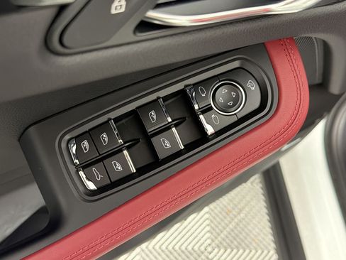 Used 2026 Porsche Macan AWD/4WD image 14