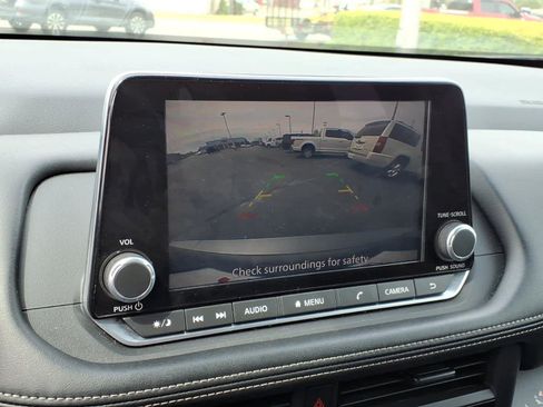 Used 2024 Nissan Rogue S AWD/4WD image 15