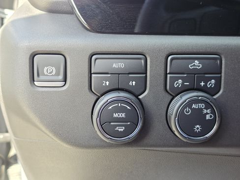 Used 2024 Chevrolet Silverado 1500 LT AWD/4WD image 34