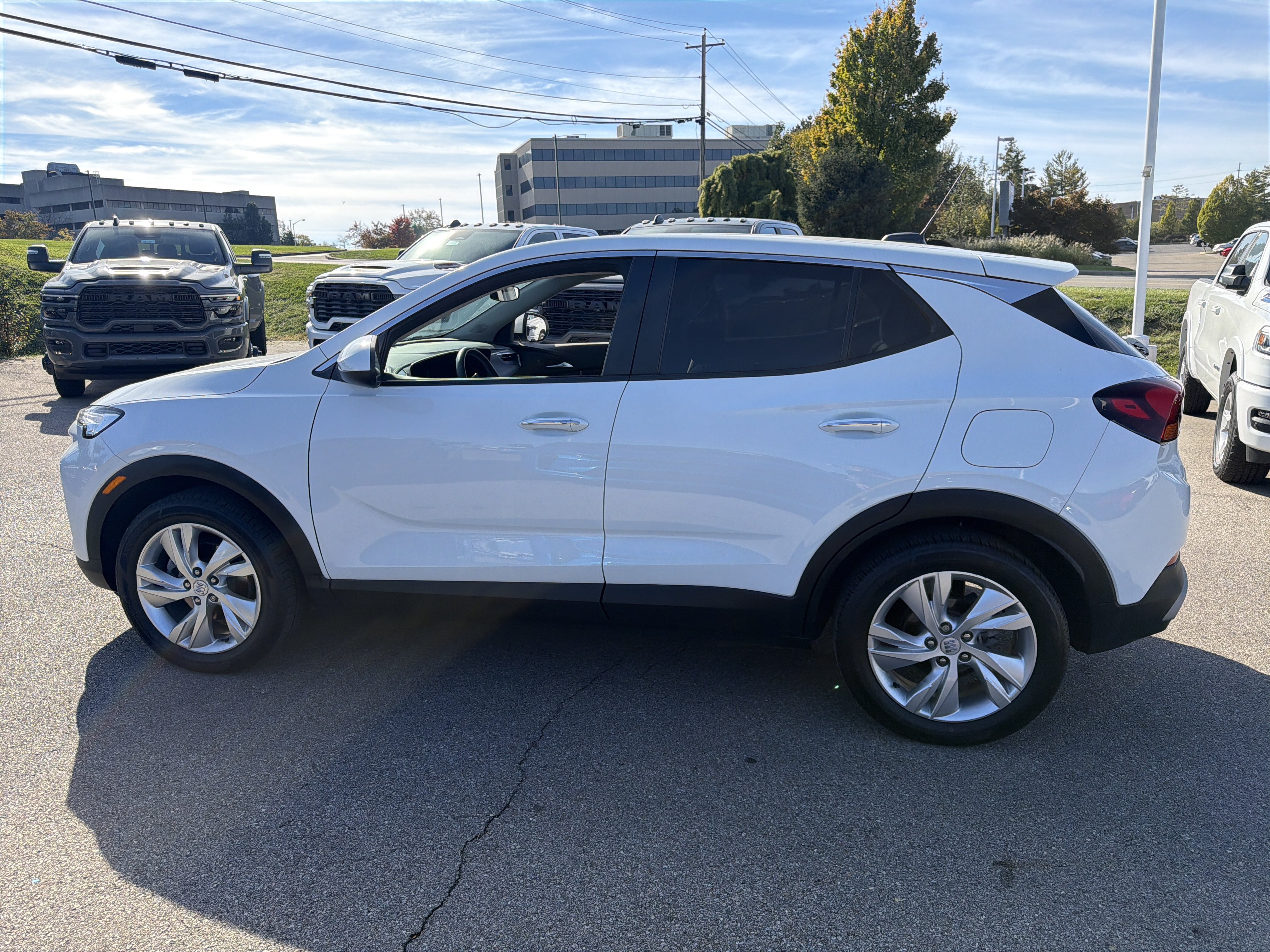 Used 2024 Buick Encore GX Preferred FWD image 7