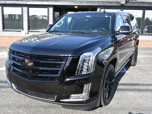 Used 2020 Cadillac Escalade ESV Premium Luxury image 2