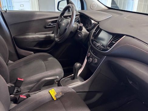 Used 2017 Chevrolet Trax LS w/ Fleet Convenience Package AWD/4WD image 5