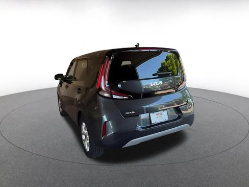 Used 2025 Kia Soul LX w/ LX Technology Package FWD image 10