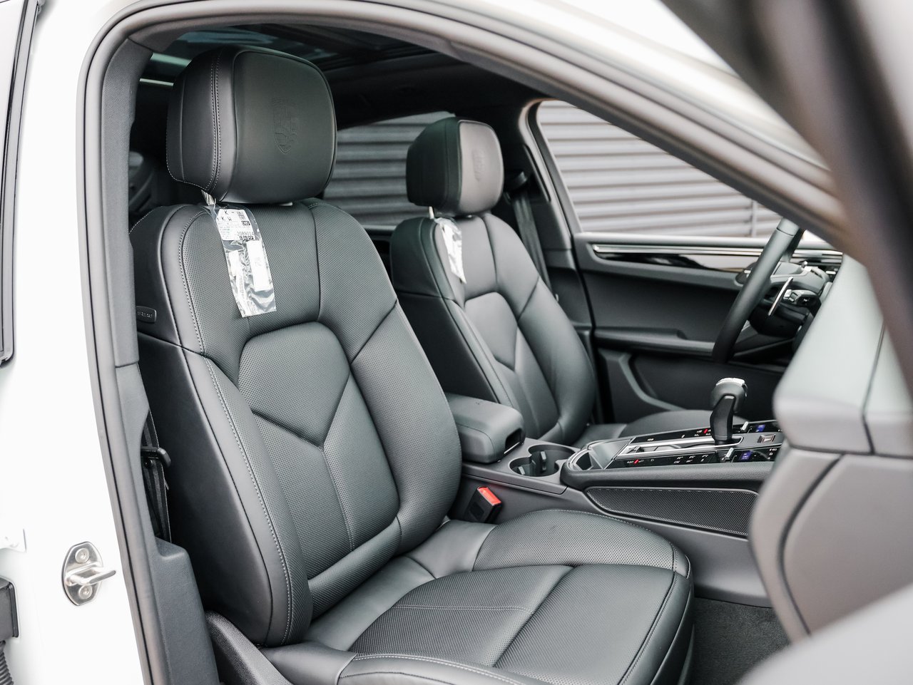 Certified 2026 Porsche Macan AWD/4WD image 29