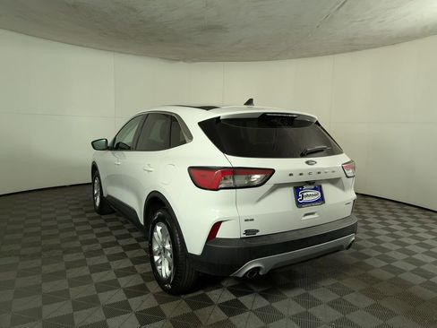 Used 2022 Ford Escape SE image 4