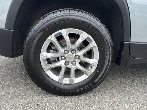 Used 2023 Chevrolet Traverse LS image 10