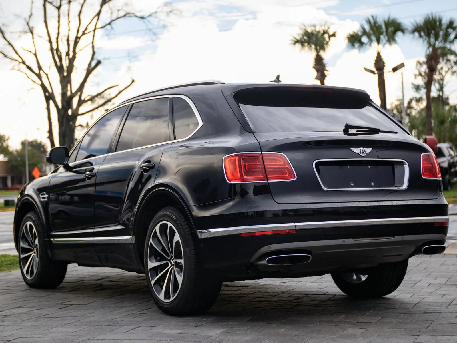 Used 2017 Bentley Bentayga AWD/4WD image 8