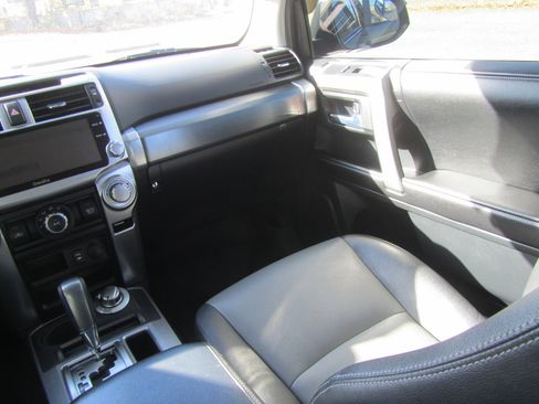 Used 2015 Toyota 4Runner SR5 Premium image 14