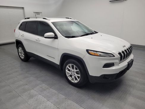 Used 2018 Jeep Cherokee Latitude Plus w/ Comfort/Convenience Group AWD/4WD image 11