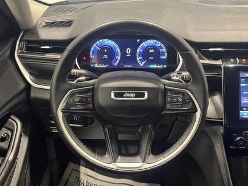 Used 2023 Jeep Grand Cherokee Laredo w/ Luxury Tech Group I image 27