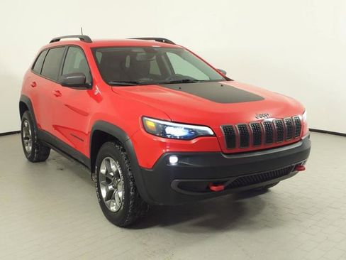Used 2019 Jeep Cherokee Trailhawk w/ Cold Weather Group image 3