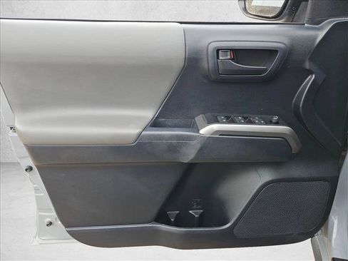 Used 2019 Toyota Tacoma SR5 AWD/4WD image 17