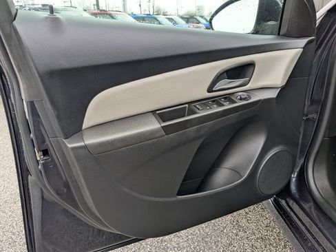 Used 2016 Chevrolet Cruze LT image 21