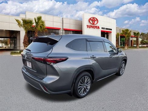 Certified 2025 Toyota Highlander Limited image 5