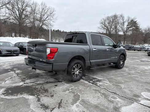 Used 2020 Nissan Titan SV w/ SV Convenience Package image 5