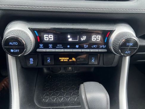 Used 2021 Toyota RAV4 XLE w/ Convenience Package AWD/4WD image 14