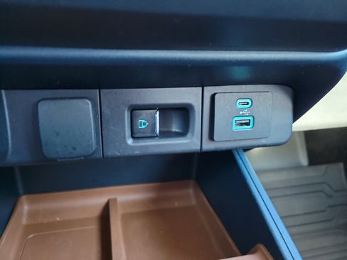 Used 2023 Ford Maverick Lariat w/ Lariat Luxury Package image 24