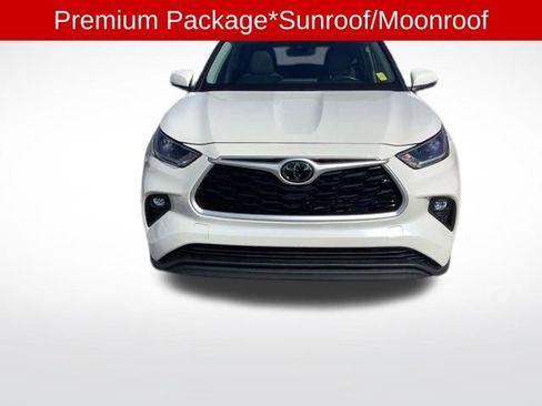 Used 2021 Toyota Highlander XLE image 2