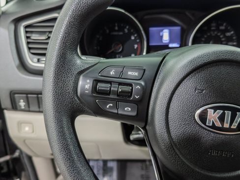 Used 2019 Kia Sedona LX FWD image 25
