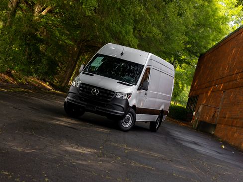 Used 2022 Mercedes-Benz Sprinter 2500 image 22