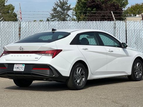 Used 2026 Hyundai Elantra Hybrid FWD image 3