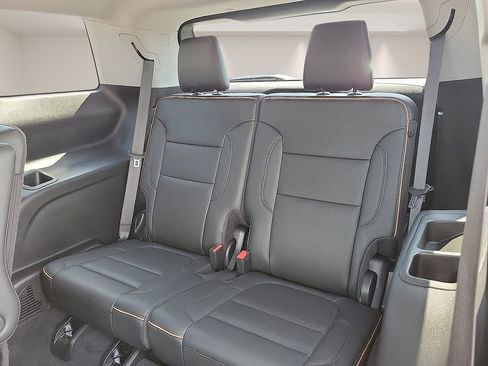 Used 2023 GMC Acadia AT4 w/ Technology Package AWD/4WD image 8