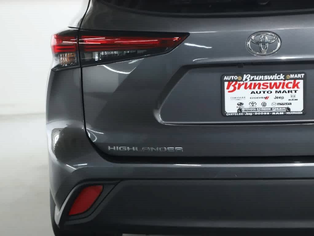 Used 2023 Toyota Highlander XLE FWD image 44