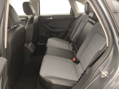 Used 2025 Volkswagen Jetta SE FWD image 18