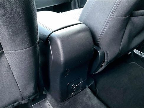 Used 2021 Ford Escape SE image 10