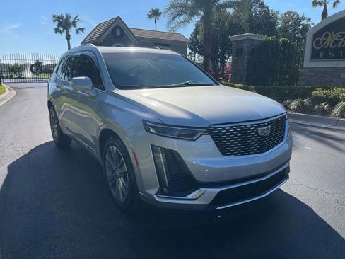 Used 2020 Cadillac XT6 Premium Luxury FWD image 2
