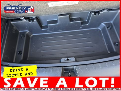 Used 2022 Chevrolet Traverse LT image 9