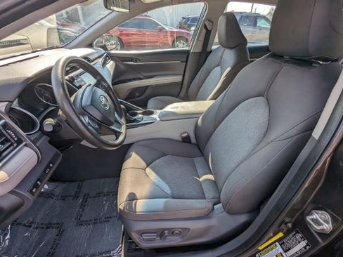 Used 2018 Toyota Camry LE image 16