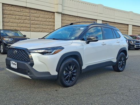 Used 2023 Toyota Corolla Cross LE image 1