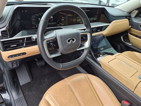 Used 2025 INFINITI QX80 Sensory AWD/4WD image 10