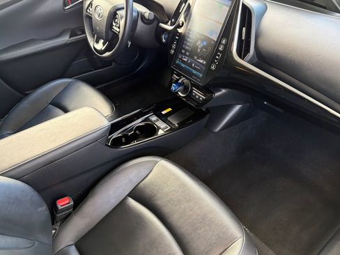 Used 2022 Toyota Prius Prime XLE FWD image 19