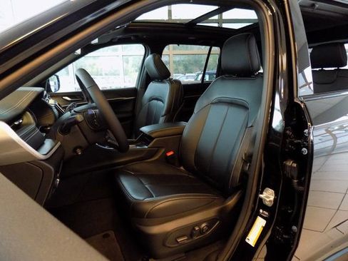 New 2025 Jeep Grand Cherokee Limited w/ Luxury Tech Group II image 25