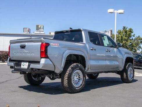 Used 2025 Toyota Tacoma SR5 image 7