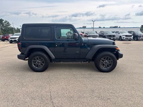 Used 2025 Jeep Wrangler Sport AWD/4WD image 6