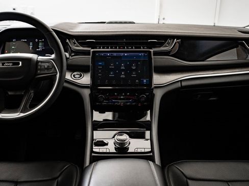 Used 2023 Jeep Grand Cherokee 30th Anniversary image 33