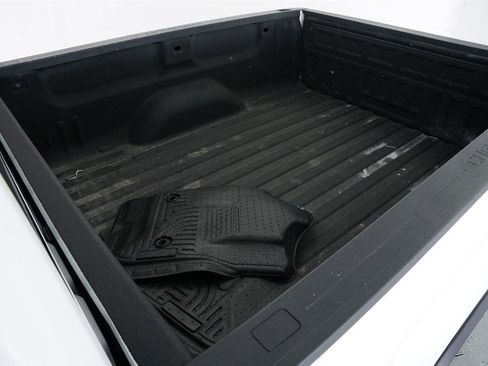 Used 2018 Chevrolet Silverado 1500 LT image 24