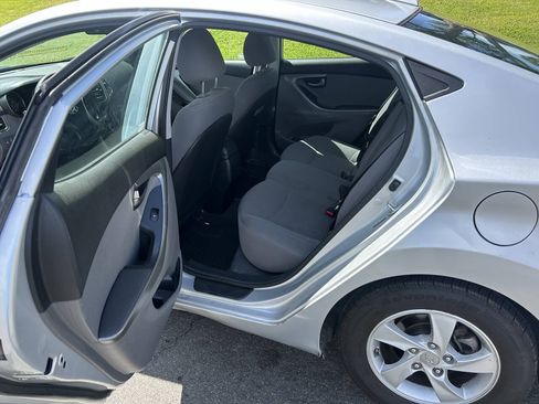 Used 2015 Hyundai Elantra SE FWD image 6