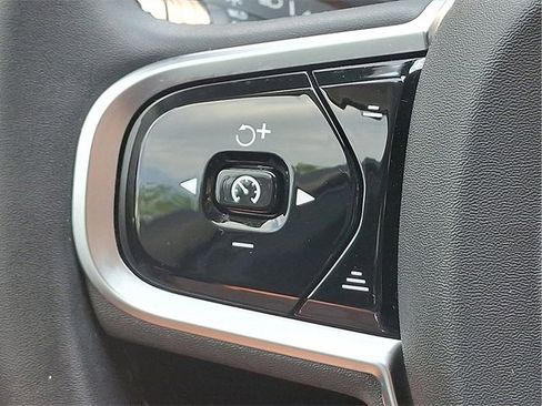 Certified 2025 Volvo XC60 B5 Plus image 18