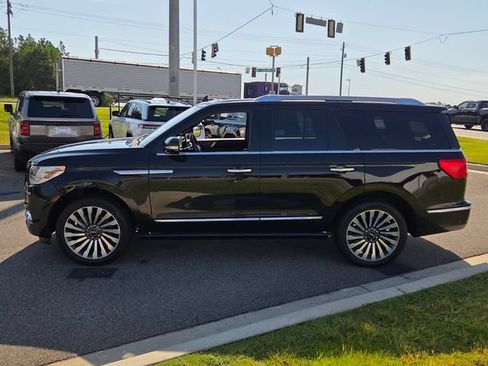 Used 2019 Lincoln Navigator Reserve AWD/4WD image 4